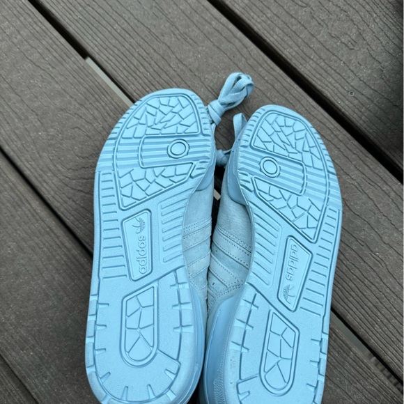 Brand New Without Tags Adidas Sneakers! US W 10/ M 8.5 - Picture 2 of 4